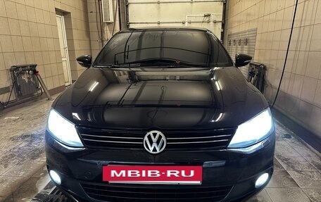 Volkswagen Jetta VI, 2011 год, 1 200 000 рублей, 12 фотография