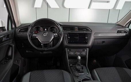 Volkswagen Tiguan II, 2018 год, 2 835 000 рублей, 6 фотография