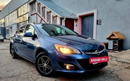 Opel Astra J, 2014 год, 1 075 000 рублей, 37 фотография