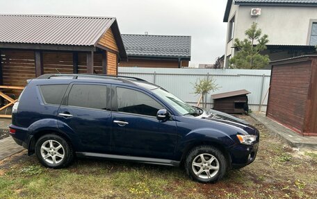 Mitsubishi Outlander III рестайлинг 3, 2011 год, 1 499 999 рублей, 2 фотография