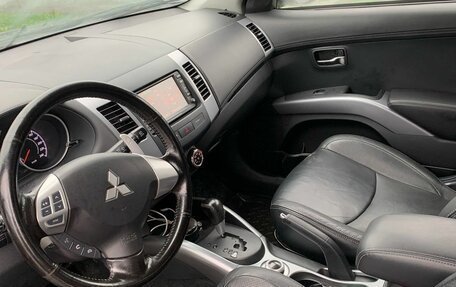 Mitsubishi Outlander III рестайлинг 3, 2011 год, 1 499 999 рублей, 9 фотография