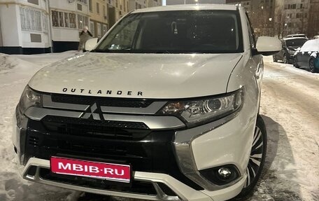 Mitsubishi Outlander III рестайлинг 3, 2022 год, 2 630 000 рублей, 1 фотография