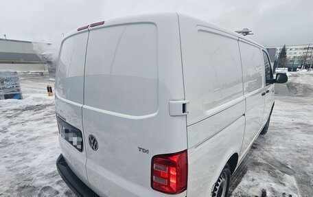 Volkswagen Transporter T6 рестайлинг, 2016 год, 2 100 000 рублей, 4 фотография