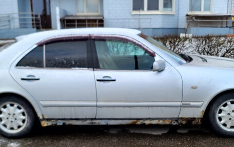 Mercedes-Benz E-Класс, 1999 год, 300 000 рублей, 4 фотография