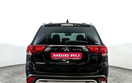 Mitsubishi Outlander III рестайлинг 3, 2020 год, 2 665 000 рублей, 6 фотография