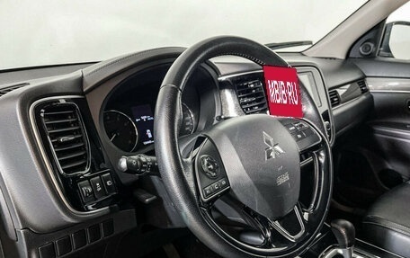 Mitsubishi Outlander III рестайлинг 3, 2020 год, 2 665 000 рублей, 13 фотография