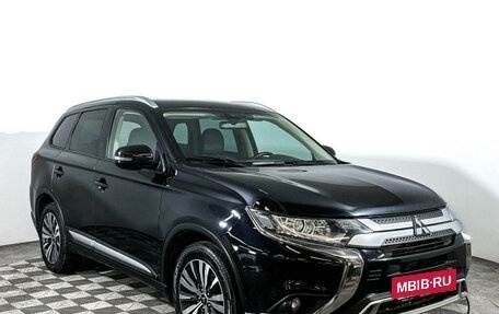 Mitsubishi Outlander III рестайлинг 3, 2020 год, 2 665 000 рублей, 3 фотография