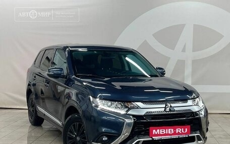 Mitsubishi Outlander III рестайлинг 3, 2020 год, 2 499 000 рублей, 3 фотография