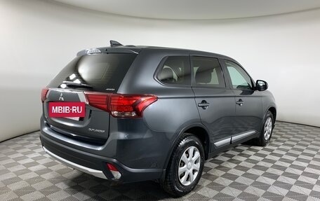 Mitsubishi Outlander III рестайлинг 3, 2018 год, 1 980 000 рублей, 5 фотография