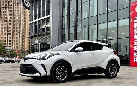 Toyota C-HR I рестайлинг, 2022 год, 2 000 070 рублей, 2 фотография