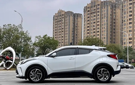 Toyota C-HR I рестайлинг, 2022 год, 2 000 070 рублей, 5 фотография