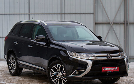 Mitsubishi Outlander III рестайлинг 3, 2015 год, 2 330 000 рублей, 3 фотография