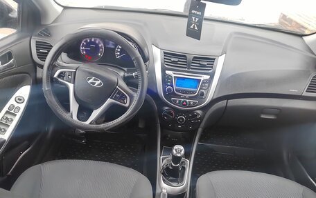 Hyundai Solaris II рестайлинг, 2011 год, 770 000 рублей, 6 фотография