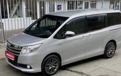 Toyota Noah III, 2014 год, 1 760 000 рублей, 1 фотография