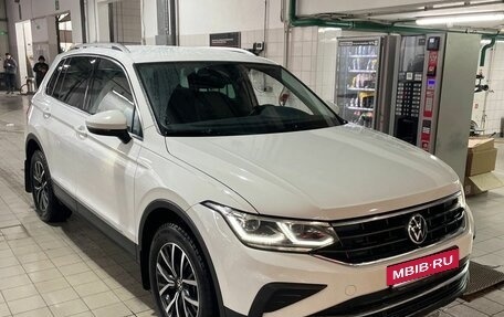 Volkswagen Tiguan II, 2021 год, 3 497 000 рублей, 4 фотография