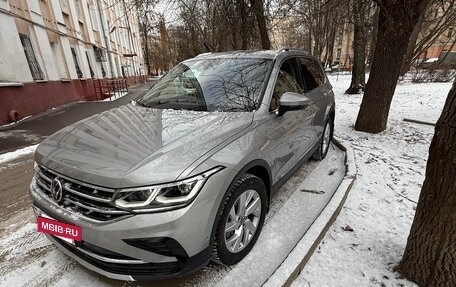 Volkswagen Tiguan II, 2020 год, 3 790 000 рублей, 2 фотография