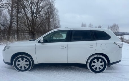 Mitsubishi Outlander III рестайлинг 3, 2013 год, 1 500 000 рублей, 4 фотография