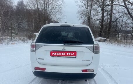 Mitsubishi Outlander III рестайлинг 3, 2013 год, 1 500 000 рублей, 7 фотография