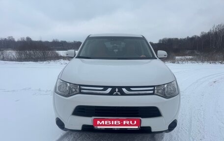 Mitsubishi Outlander III рестайлинг 3, 2013 год, 1 500 000 рублей, 2 фотография