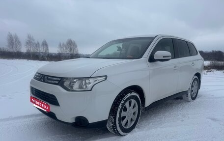 Mitsubishi Outlander III рестайлинг 3, 2013 год, 1 500 000 рублей, 3 фотография