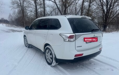 Mitsubishi Outlander III рестайлинг 3, 2013 год, 1 500 000 рублей, 8 фотография