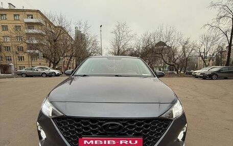 Hyundai Solaris II рестайлинг, 2021 год, 1 880 000 рублей, 4 фотография