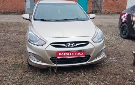 Hyundai Solaris II рестайлинг, 2011 год, 900 000 рублей, 1 фотография