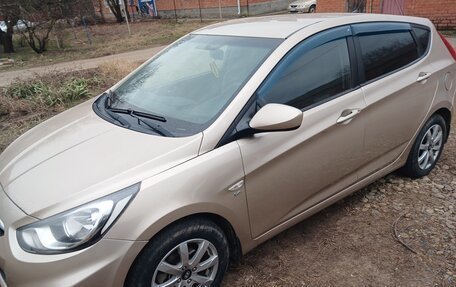 Hyundai Solaris II рестайлинг, 2011 год, 900 000 рублей, 2 фотография