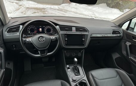 Volkswagen Tiguan II, 2018 год, 4 250 000 рублей, 19 фотография