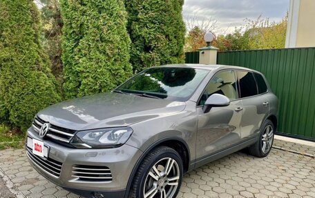 Volkswagen Touareg III, 2011 год, 1 950 000 рублей, 2 фотография