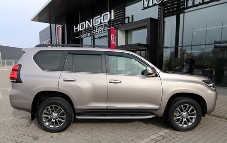 Toyota Land Cruiser Prado 150 рестайлинг 2, 2018 год, 5 400 000 рублей, 12 фотография