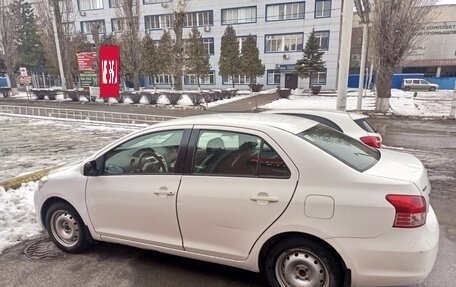 Toyota Yaris III рестайлинг, 2006 год, 730 000 рублей, 2 фотография