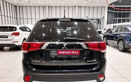 Mitsubishi Outlander III рестайлинг 3, 2015 год, 1 678 000 рублей, 6 фотография