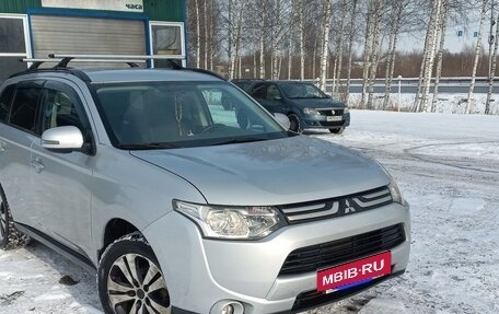 Mitsubishi Outlander III рестайлинг 3, 2014 год, 1 680 000 рублей, 3 фотография