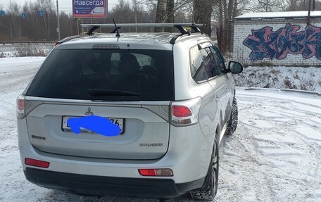 Mitsubishi Outlander III рестайлинг 3, 2014 год, 1 680 000 рублей, 9 фотография