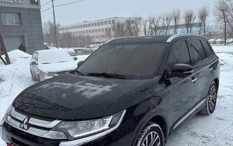 Mitsubishi Outlander III рестайлинг 3, 2018 год, 2 650 000 рублей, 5 фотография