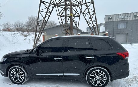 Mitsubishi Outlander III рестайлинг 3, 2018 год, 2 650 000 рублей, 6 фотография