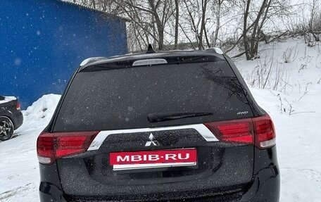 Mitsubishi Outlander III рестайлинг 3, 2018 год, 2 650 000 рублей, 8 фотография