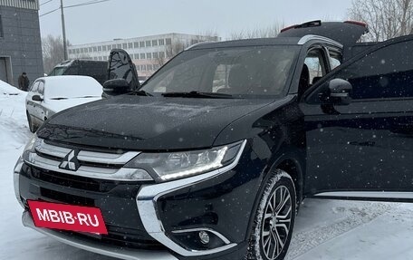 Mitsubishi Outlander III рестайлинг 3, 2018 год, 2 650 000 рублей, 22 фотография