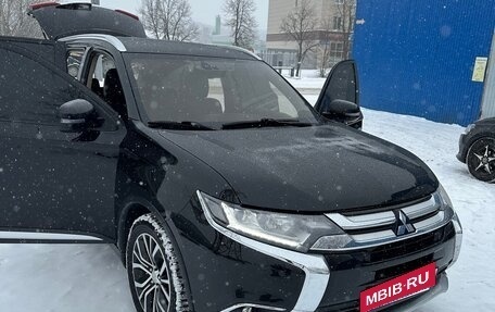 Mitsubishi Outlander III рестайлинг 3, 2018 год, 2 650 000 рублей, 20 фотография