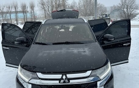 Mitsubishi Outlander III рестайлинг 3, 2018 год, 2 650 000 рублей, 21 фотография