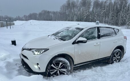 Toyota RAV4, 2016 год, 2 000 000 рублей, 2 фотография