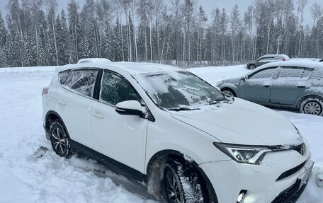 Toyota RAV4, 2016 год, 2 000 000 рублей, 5 фотография