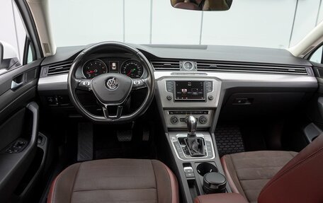 Volkswagen Passat B8 рестайлинг, 2016 год, 1 780 000 рублей, 6 фотография