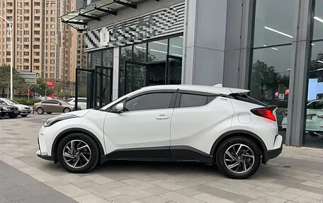 Toyota C-HR I рестайлинг, 2022 год, 2 480 111 рублей, 3 фотография