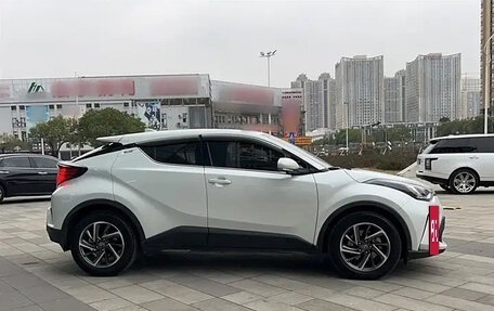 Toyota C-HR I рестайлинг, 2022 год, 2 480 111 рублей, 6 фотография