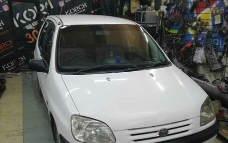 Toyota Raum I, 2001 год, 370 000 рублей, 2 фотография