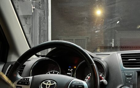Toyota Highlander III, 2011 год, 1 900 000 рублей, 13 фотография