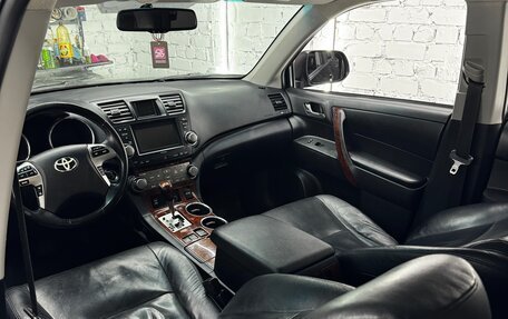 Toyota Highlander III, 2011 год, 1 900 000 рублей, 21 фотография