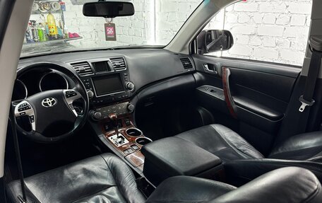 Toyota Highlander III, 2011 год, 1 900 000 рублей, 22 фотография
